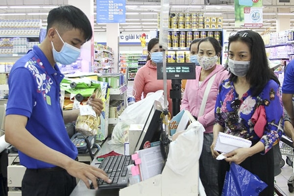 Một trong những giải pháp hữu hiệu nhất để phòng, chống COVID-19 là mọi người dân phải đeo khẩu trang