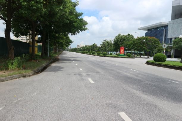 Tuyến đường khu Trung tâm văn Hóa Xứ Đông tỉnh cũng vắng người qua lại