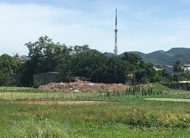 Khu vực ông Khuê cho người chở phế thải san lấp trái phép.