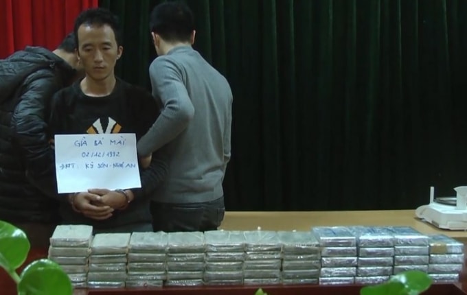 Bị can Già Bá Mài tự tử trước phiên xét xử liên quan đến vụ vận chuyển trái phép 55 bánh heroin.