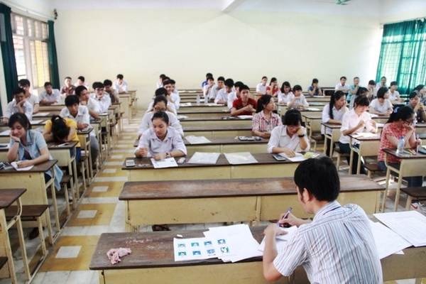 Thầy giáo coi thi THPT nghi mắc COVID-19. Ảnh minh họa.
