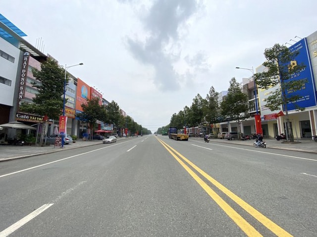 Nhiều doanh nghiệp BĐS đóng cửa trụ sở vì dịch COVID-19. Ảnh: TL.