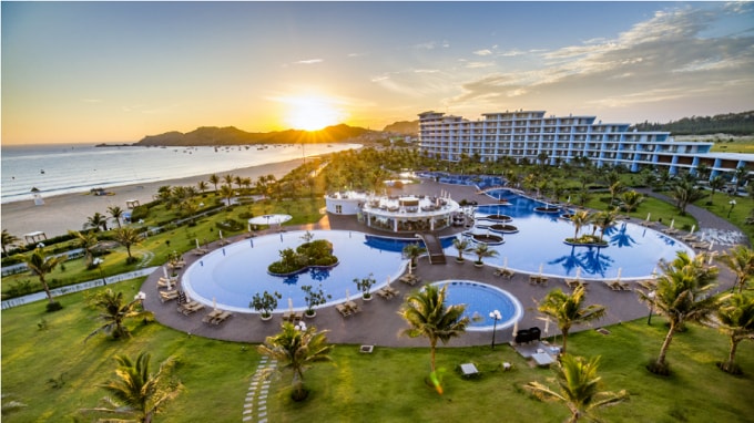 Những khu du lịch nghỉ dưỡng đồng bộ có sân golf luôn nằm trong top đầu danh sách địa điểm du lịch được nhiều khách hàng lựa chọn.