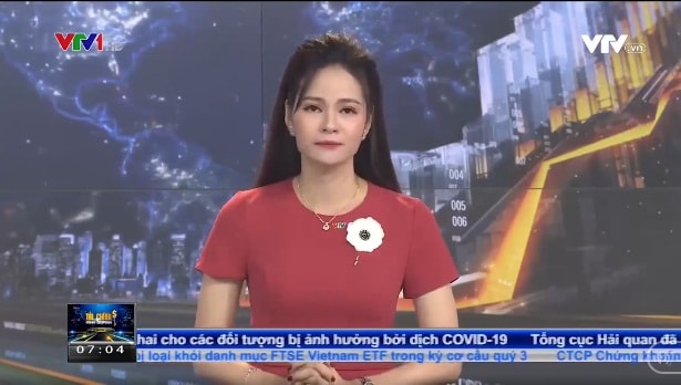 BTV Thu Hương đại diện ban biên tập chương trình đọc lời xin lỗi trên Bản tin Tài chính kinh doanh.