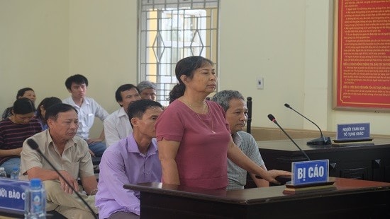 Các bị cáo tại phiên tòa sơ thẩm.