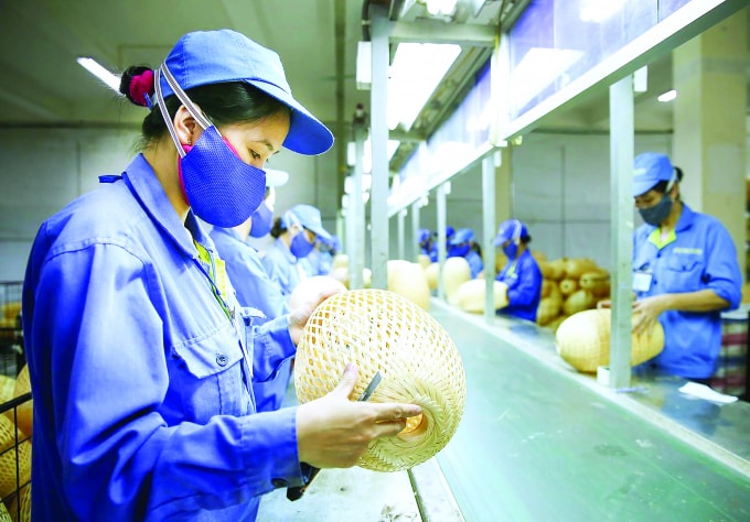 Việt Nam cần tập trung hỗ trợ cho hai ngành du lịch và chế tạo, chế biến hàng xuất khẩu - Ảnh. Baoquocte