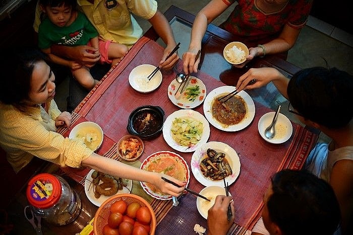 lay-thuc-an-tu-dia-nguoi-khac