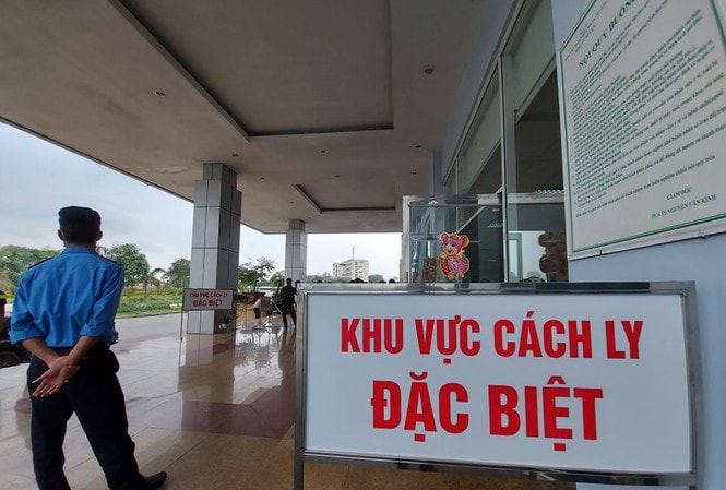 Những người tiếp xúc gần với BN991 được đưa đi cách ly tập trung. Ảnh: TL.