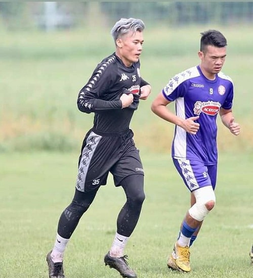 Người hâm mộ cho rằng diện mạo mới trông chàng thủ môn “hơi già