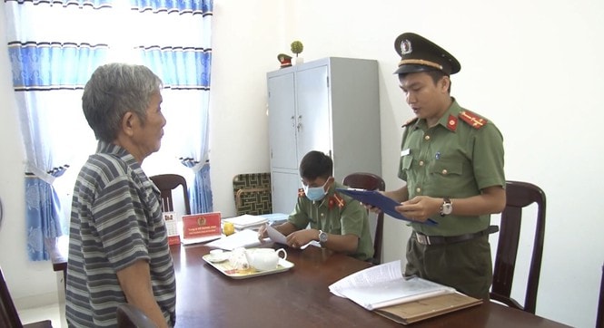 Cơ quan An ninh điều tra Công an tỉnh Phú Yên đọc lệnh bắt Phạm Hổ.