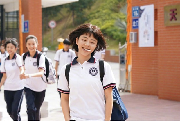 Đàm Tùng Vận vào vai thiếu nữ 16 tuổi.