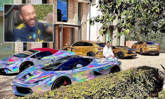 Cầu thủ Aubameyang khoe bộ sưu tập