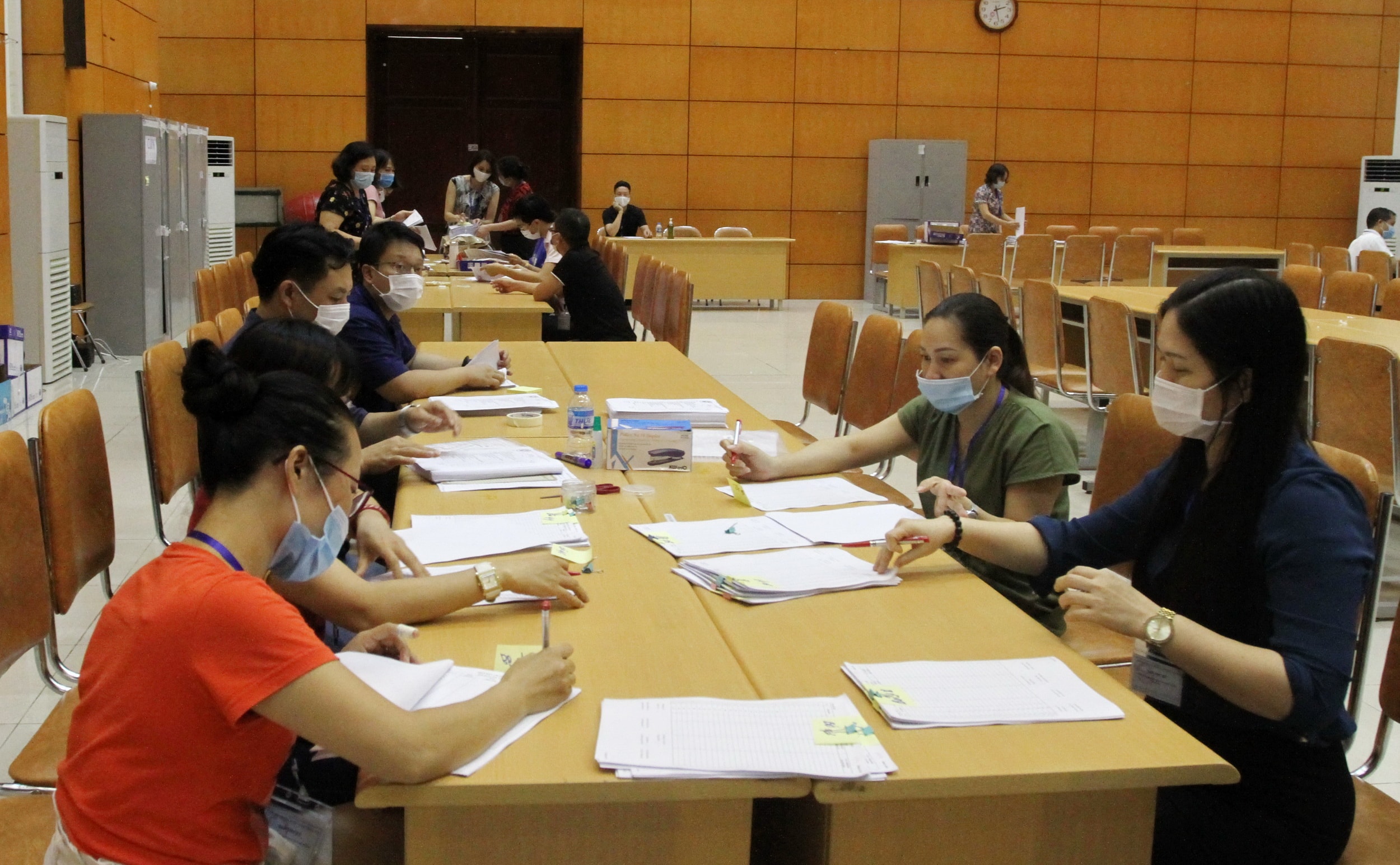 Một điểm chấm thi THPT tại Hà Nội. Ảnh: internet.