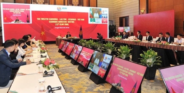 Hội nghị Bộ trưởng Kinh tế các nước Campuchia - Lào - Myanmar - Việt Nam lần thứ 12 (CLMV EMM 12) đã diễn ra tại Hà Nội theo hình thức họp trực tuyến. Ảnh: TTXVN