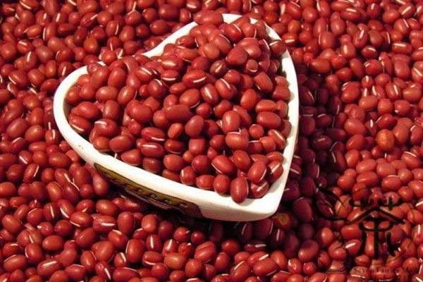 Ở Việt Nam ta, vào ngày lễ Thất Tịch, ăn đậu đỏ cũng được xem là đồng nghĩa với việc cầu duyên (Ảnh Internet).