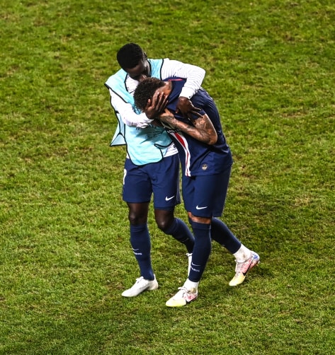 Tiền đạo Neymar, anh đã khóc sau khi PSG thua Bayern Munich. Ảnh: internet.