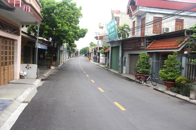 Khu vực phong tỏa, cách ly tại thôn Thanh Xá - nơi có 3 bệnh nhân trong một gia đình mắc COVID-19. Ảnh: Đ.Tùy.