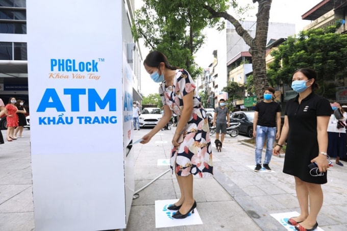 Dự kiến trong vòng một tháng, cây ATM sẽ phát ra 45.000 khẩu trang y tế đến tay người dân Thủ đô. Ảnh: TL
