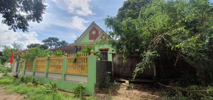 Nhà cửa khang trang như thế này vẫn để con