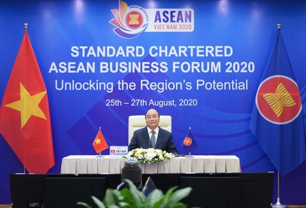 Thủ tướng Nguyễn Xuân Phúc phát biểu khai mạc tại Diễn đàn Kinh doanh ASEAN 2020. Ảnh: VGP