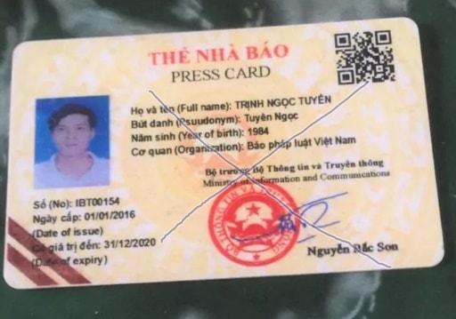 Thẻ nhà báo mà Trịnh Ngọc Tuyên khai nhận đã làm giả để hoạt động.