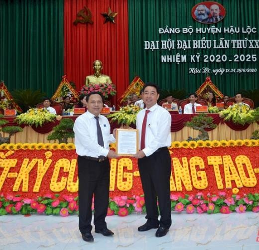 Ông Nguyễn Minh Hoàng (phải), Phó Bí thư Huyện ủy Hậu Lộc là một trong số những nhân sự được BTV Tỉnh ủy Thanh Hóa chỉ định chức vụ tại đại hội. Ảnh: TL