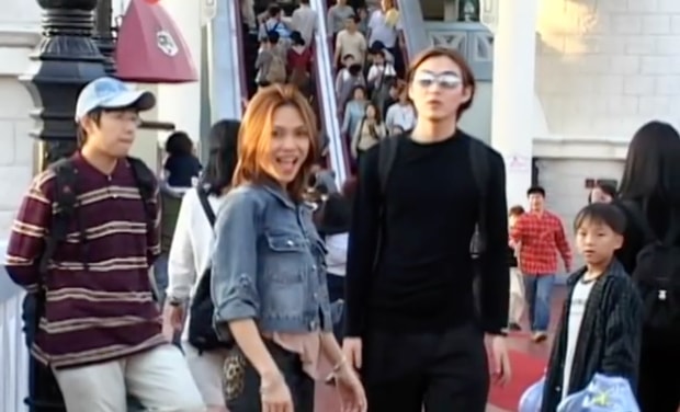 Chàng trai áo đen chính là Kim Hak?
