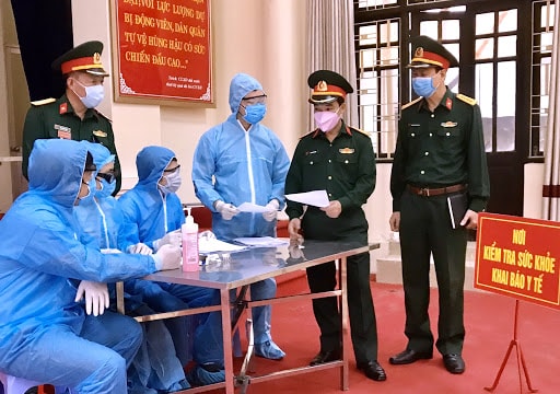 Lực lượng y tế Bắc Ninh khẩn cấp truy vết F1 của bệnh nhân ở Hà Nội trở về từ khu cách ly. Ảnh: TL.