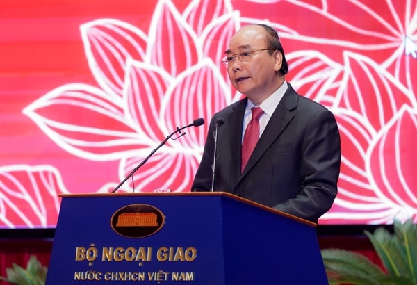 Thủ tướng Nguyễn Xuân Phúc phát biểu chỉ đạo, định hướng công tác cho ngành Ngoại giao. Ảnh: VGP