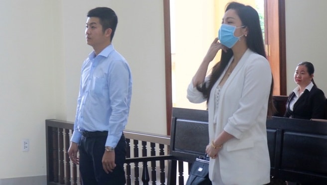 Nữ diễn viên và chồng cũ tại tòa phúc thẩm. Ảnh: Minh Anh.
