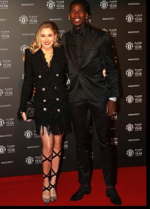 Tiền vệ Pogba vẫn cùng bà xã Maria Zulay Salaues đang mang thai tới lui các nhà hàng ở London. Ảnh: internet.