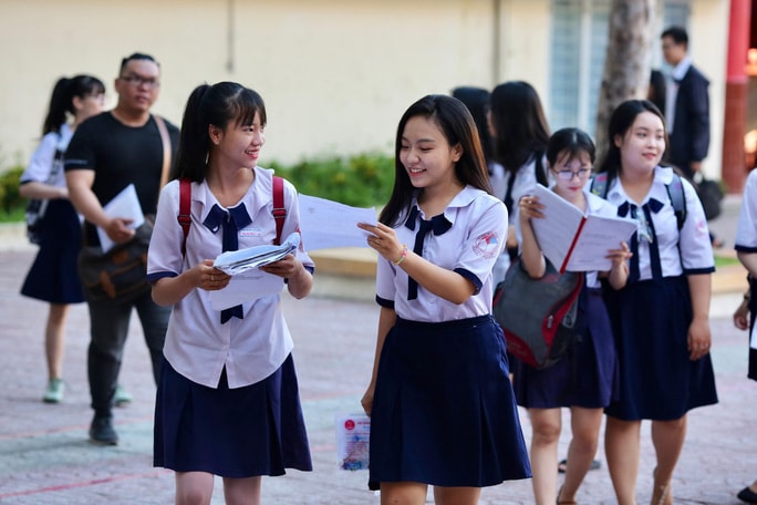Hình ảnh thí sinh Sóc Trăng hoàn thành bài thi tốt nghiệp THPT. Ảnh: internet.