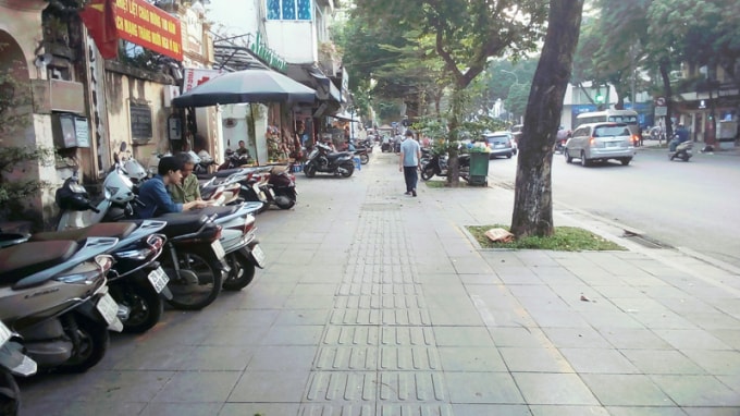 Hà Nội thông báo khẩn tìm tài xế chở bệnh nhân COVID-19 mới phát hiện trên phố Bà Triệu. Ảnh: TL.