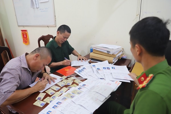 Các đối tượng cùng tang vật tại cơ quan Công an