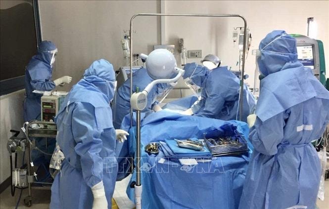 Sáng 30/8: 6 ca COVID-19 nguy kịch, 5 ca tiên lượng tử vong bất cứ lúc nào. Ảnh: TL.