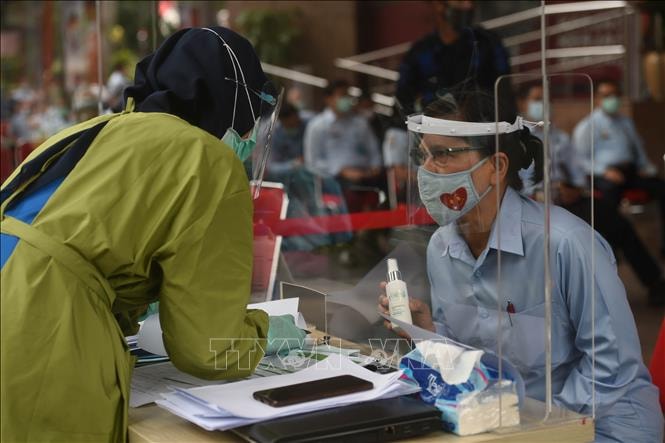 Một điểm lấy mẫu xét nghiệm COVID-19 cho người dân tại Jakarta, Indonesia ngày 24/8. Ảnh: THX/TTXVN.