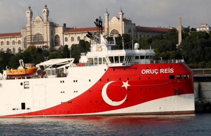 Tàu nghiên cứu địa chấn Thổ Nhĩ Kỳ Oruc Reis được nhìn thấy ở Istanbul, Thổ Nhĩ Kỳ, ngày 22 tháng 8 năm 2019 - Ảnh: REUTERS / Murad Sezer