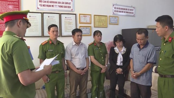 Các nghi can bị bắt giữ