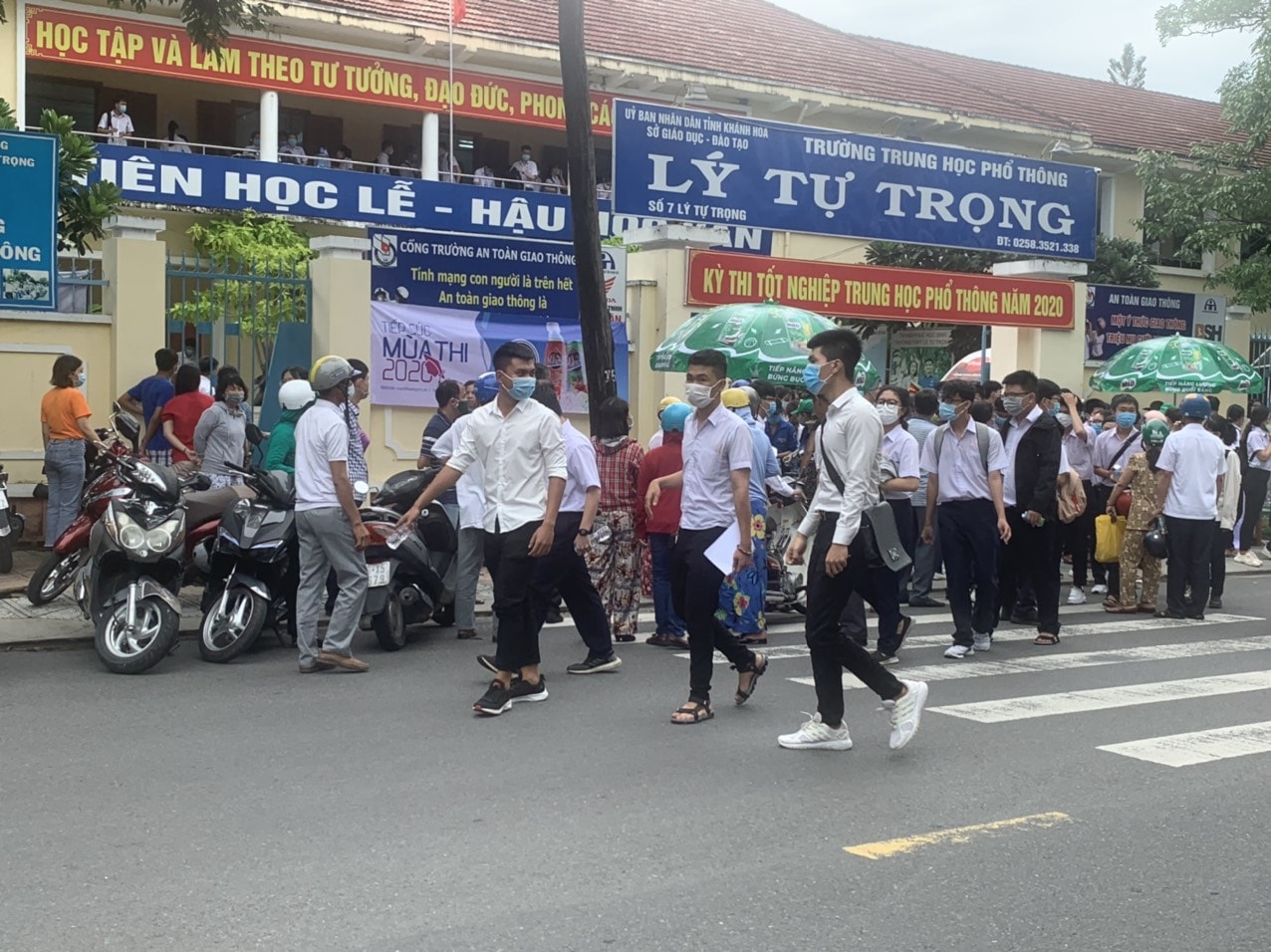 Tỉnh Khánh Hòa có 44 bài thi đạt điểm 10 kỳ thi tốt nghiệp THPT năm 2020. Ảnh: internet.