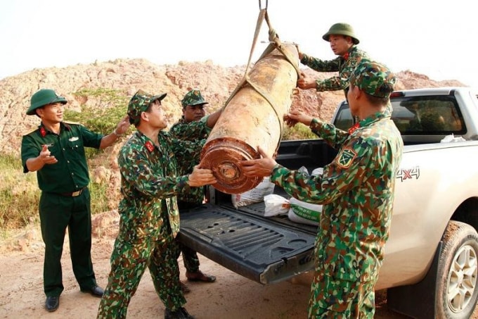 Quả bom nặng 450 kg được di dời thành công. Ảnh: TL.