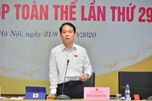 Ông Hoàng Thanh Tùng đề nghị cho phép duy trì giá trị của sổ hộ khẩu, sổ tạm trú đến hết 31/12/2022 để không dẫn tới những xáo trộn quá lớn trong cuộc sống của người dân