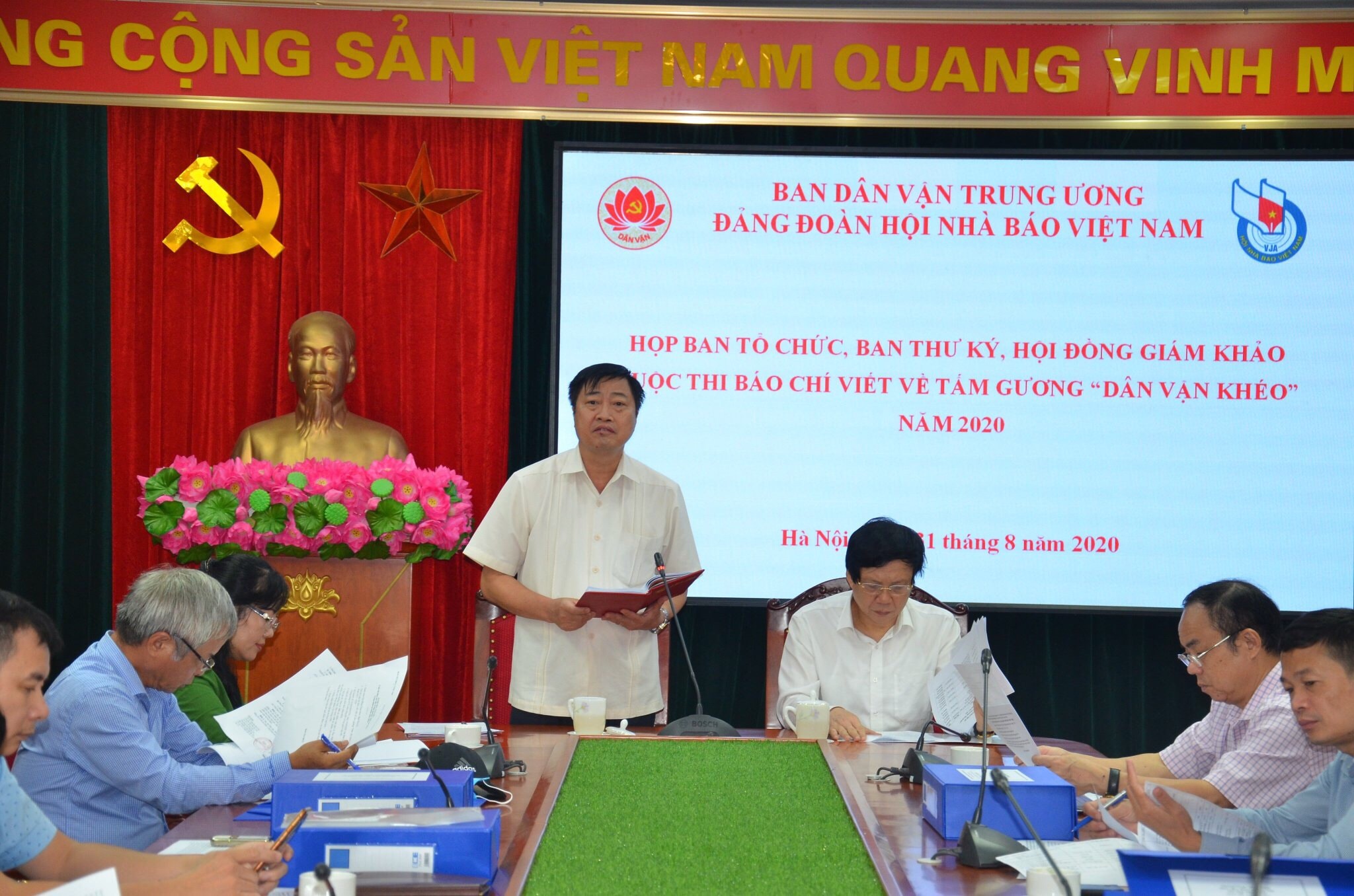 Đồng chí Bùi Tuấn Quang, Phó Trưởng Ban Dân vận Trung ương, Trưởng Ban Tổ chức cuộc thi phát biểu tại buổi họp. Ảnh: Hoàng Phong