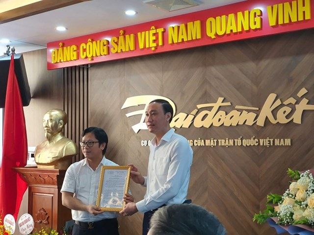 Ông Lê Anh Đạt nhận quyết định Phó Tổng Biên tập phụ trách báo Đại Đoàn Kết.