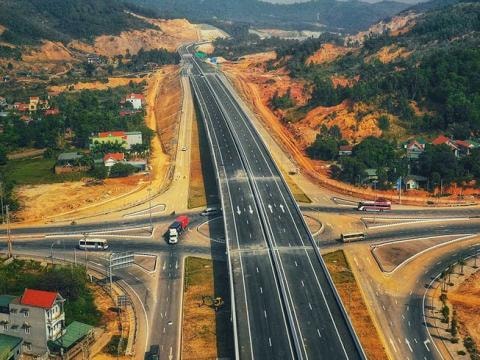 Khoảng 700.000 tỷ đồng vốn đầu tư công được Chính phủ chi ra trong năm 2020, trong đó có 200.000 tỷ đồng sẽ chi cho các dự án hạ tầng lớn như cao tốc Bắc Nam, sân bay Tân Sơn Nhất...