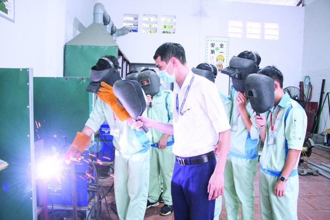 Giờ học thực hành tại Trường Cao đẳng nghề Công nghệ Việt - Hàn Bắc Giang.