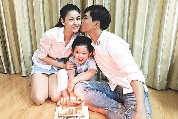 Tấm hình được chụp vào sinh nhật anh trước đây có cả vợ cũ Trương Quỳnh Anh