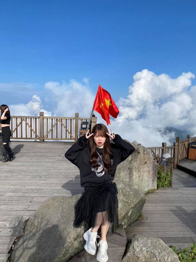 Cô nàng Huỳnh Anh đăng ảnh tự