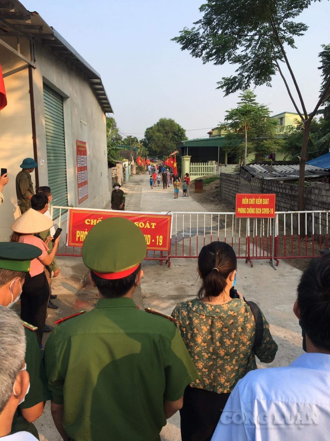 Trước giỡ tháo gỡ thực hiện giãn cách xã hội đối với ngõ nhà BN 748