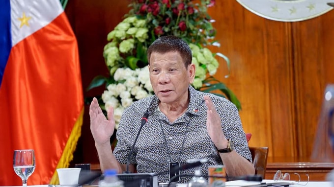 Tổng thống Philippines Rodrigo Duterte tham dự cuộc họp với Lực lượng đặc nhiệm liên cơ quan về các bệnh truyền nhiễm mới nổi tại Câu lạc bộ Malago ở Malacanang vào ngày 31/8 - Ảnh: Văn phòng tổng thống