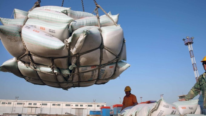Trung Quốc đã tăng cường mua nông sản Mỹ, nhưng khả năng thỏa thuận giai đoạn 1 khó đạt được - Ảnh: Reuters